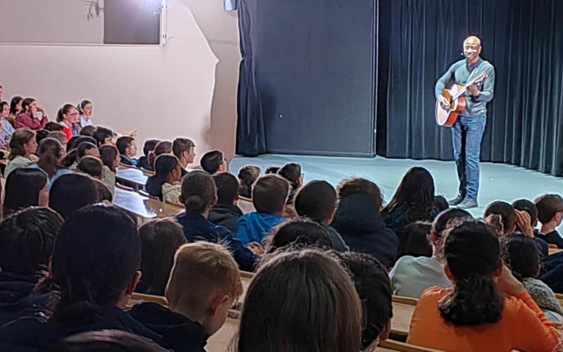 Monde a l'envers au Lycée Jean-Paul II.