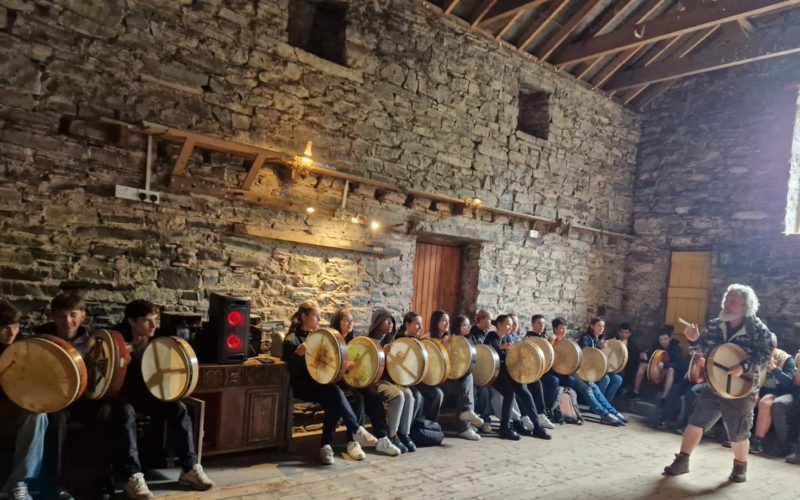 Les élèves de seconde ont exploré l'Irlande, entre paysages verdoyants, danse traditionnelle, et découverte culinaire, tout en profitant d’un accueil chaleureux et d’une immersion dans la culture locale.