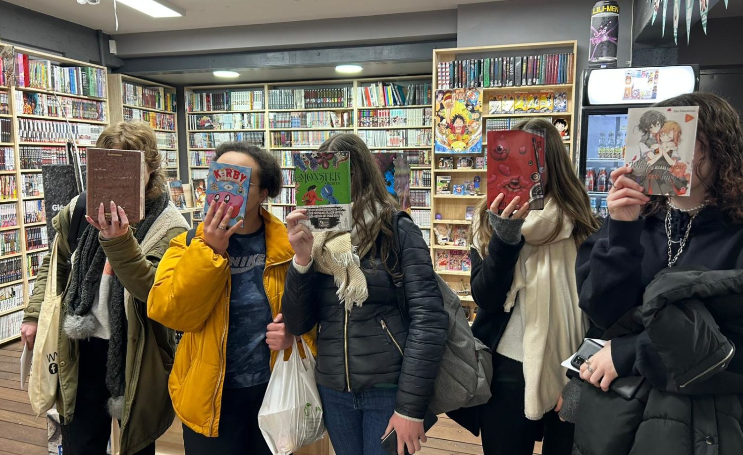 Visite du club manga du Lycée de La Salle à la librairie JAPANIM de Rennes : trois étages dédiés aux mangas, figurines et événements autour de la culture japonaise.