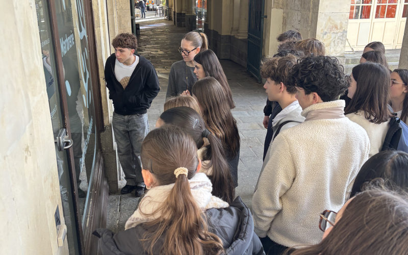 Exposition sur les mosaïques de la famille Odorico au Couvent des Jacobins, avec des élèves du Lycée Jean-Paul II.