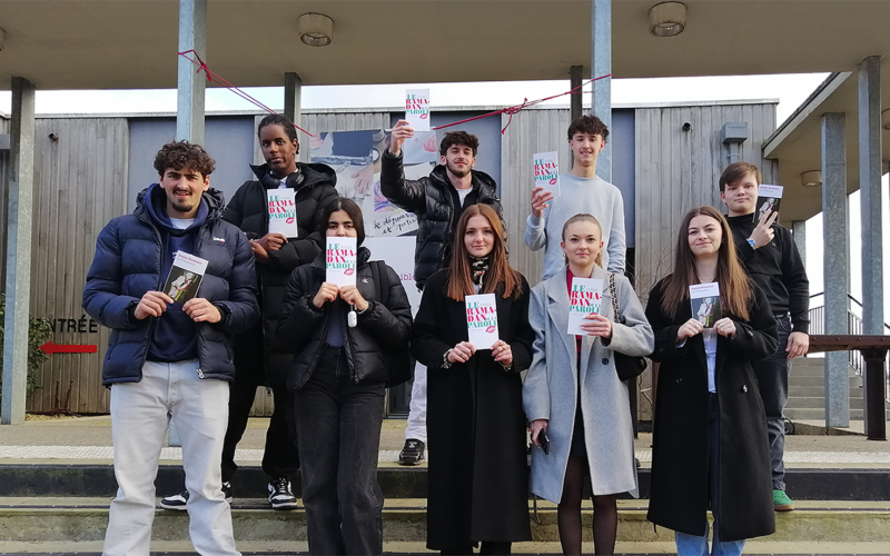 Des élèves du Lycée de La Salle au concours inter-lycées de lecture à haute voix à la Maison du Livre de Bécherel.