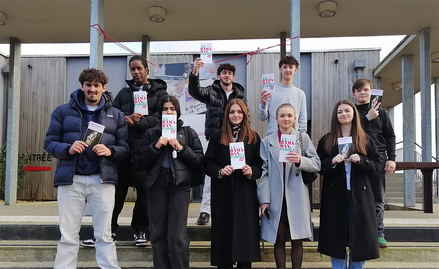 Des élèves du Lycée de La Salle au concours inter-lycées de lecture à haute voix à la Maison du Livre de Bécherel.